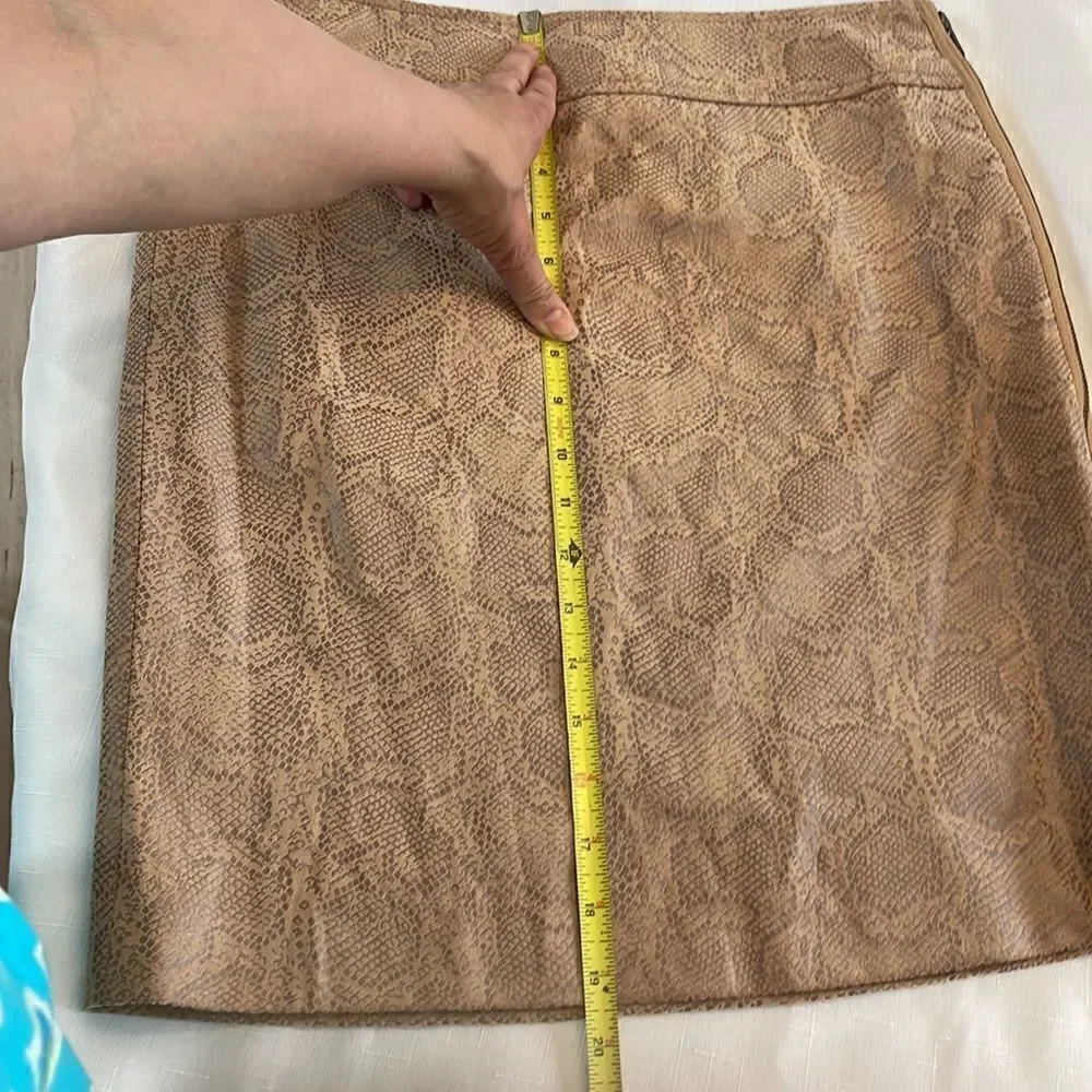 WOMAN BRAND SNAKE PRINT MACHINE WASHABLE MINI SKIRT.  NEW WITH TAGS